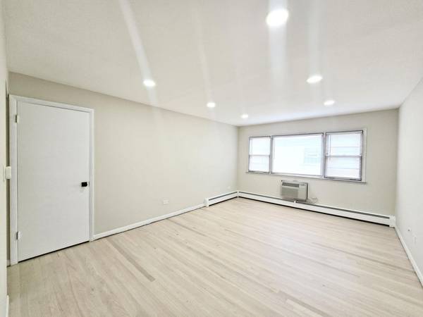 6747 N Olmsted AVE #2B, Chicago, IL 60631