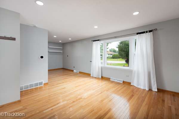 4030 N Adams ST, Westmont, IL 60559