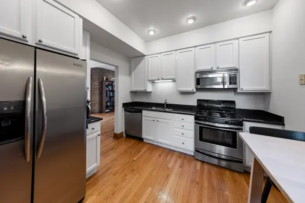 846 W Newport AVE #2S, Chicago, IL 60657