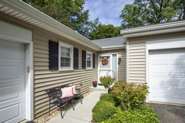 18 The Court Of Greenway CT, Northbrook, IL 60062