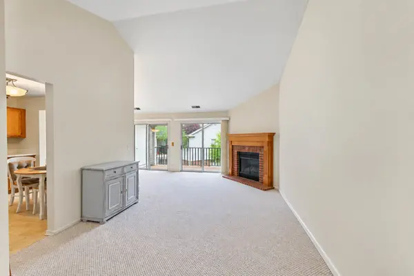 1005 Butternut LN #C, Mount Prospect, IL 60056