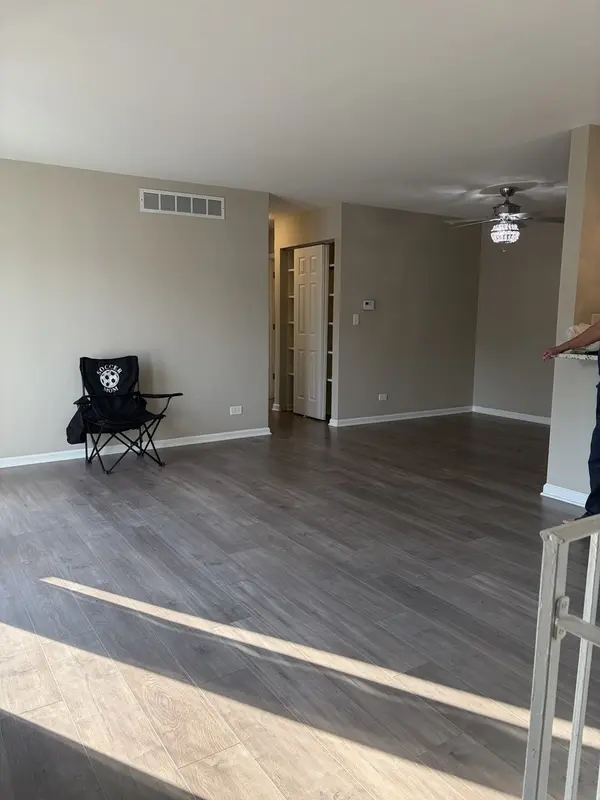 29W603 WINCHESTER CIR N #4, Warrenville, IL 60555