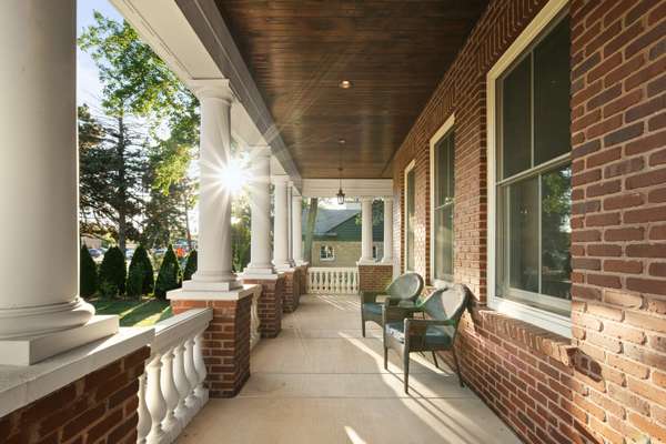 326 E Central RD, Arlington Heights, IL 60005
