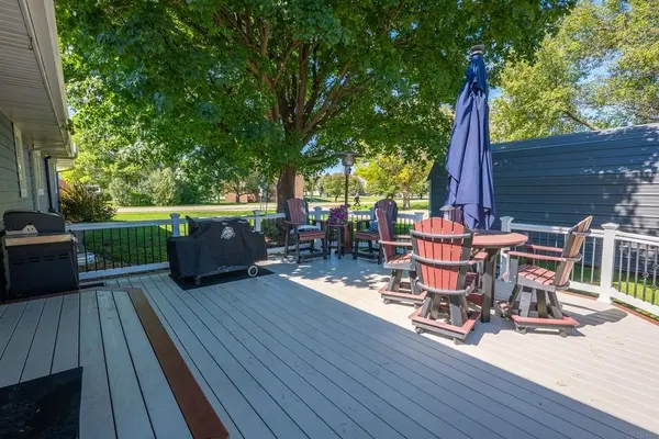 200 10th Avenue North, Clear Lake, IA 50428