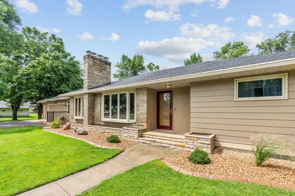 719 Park AVE, Hamburg, MN 55339