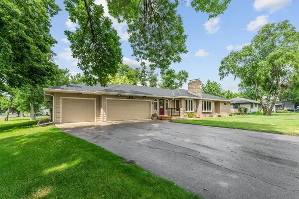 719 Park AVE, Hamburg, MN 55339