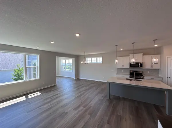 7586 201st ST W, Lakeville, MN 55044