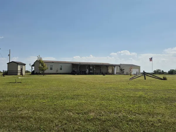 402 Eureka Lake, Eureka, KS 67045