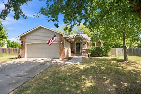1748 N Basswood Ct, Andover, KS 67002