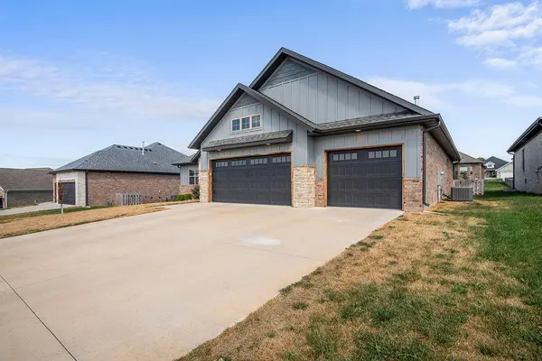 1215 W Sage CT, Springfield, MO 65810