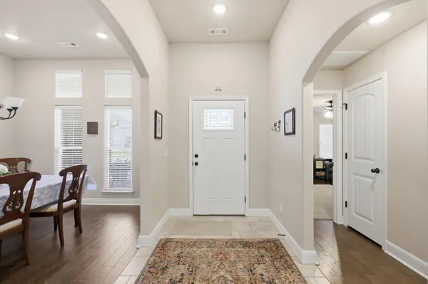 1003 Mckenzie CIR, Webb City, MO 64870