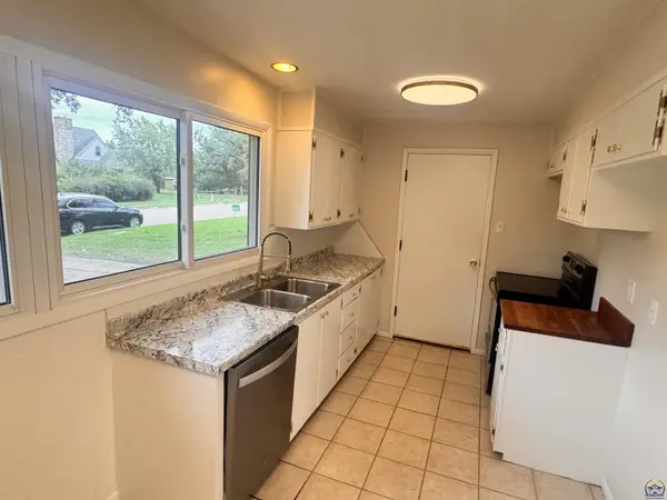 1909 SW 34th ST, Topeka, KS 66611