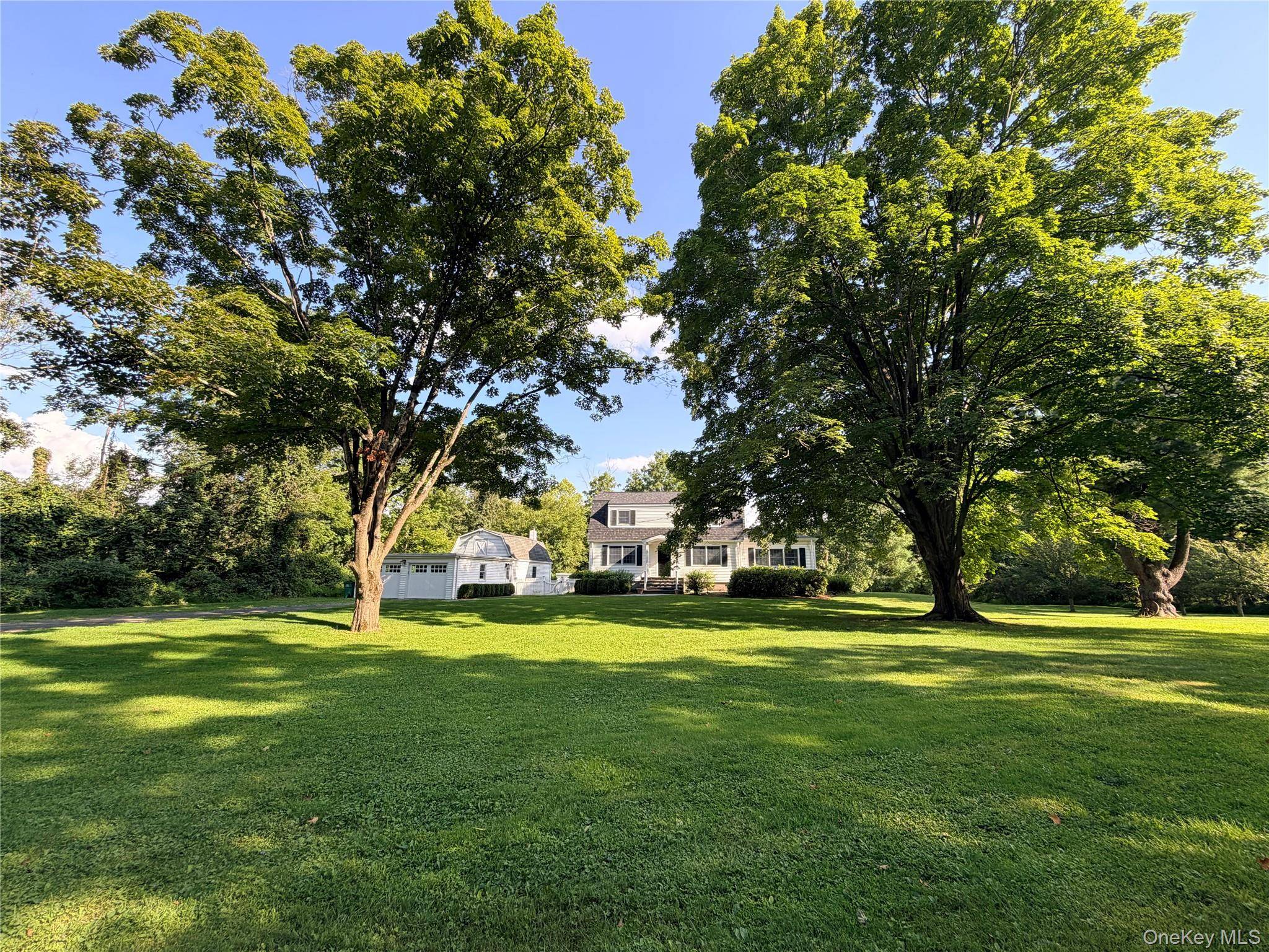 10 Barrett DR, Hopewell Junction, NY 12533
