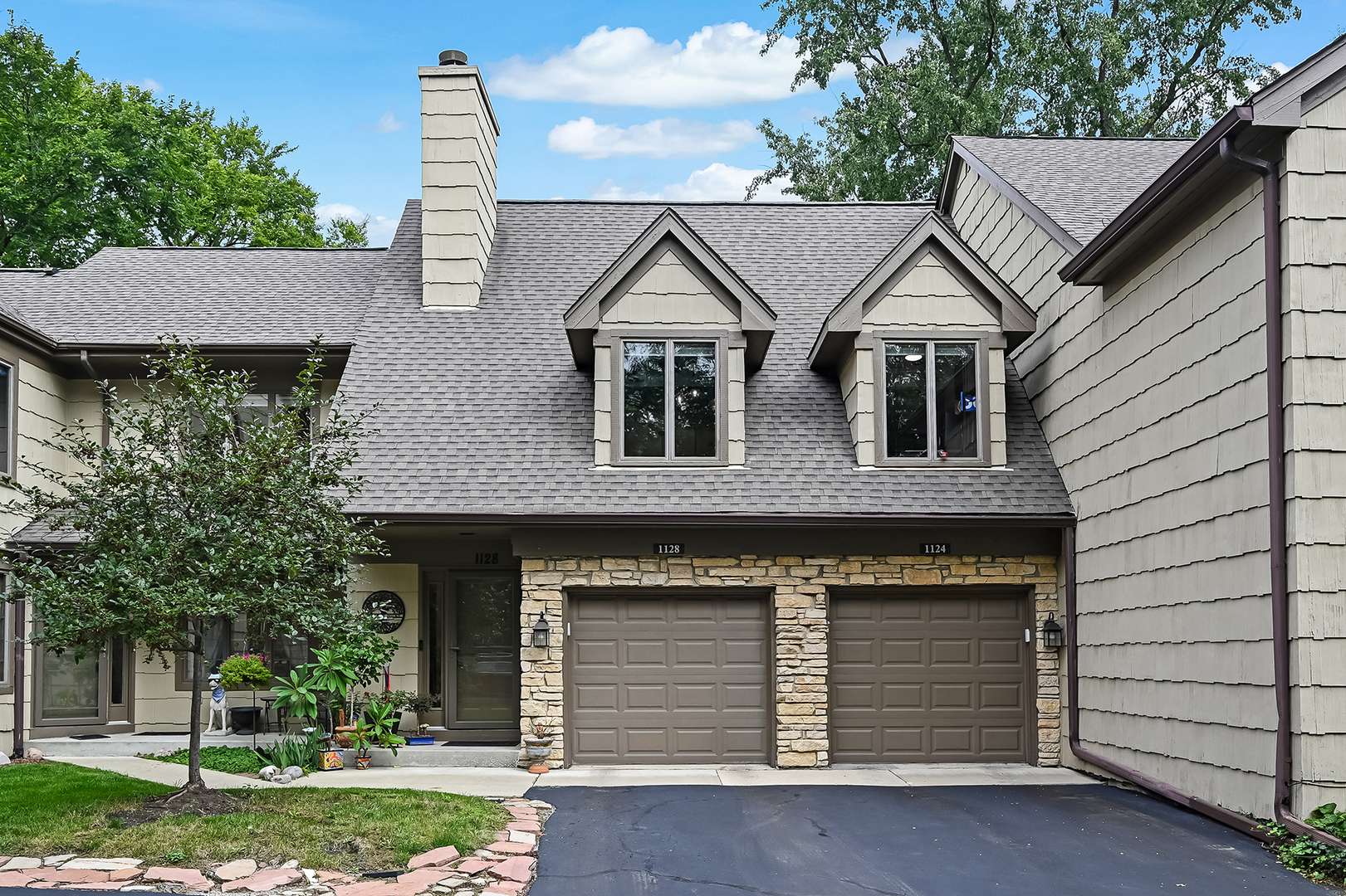 1128 Foxtail CT #1128, Darien, IL 60561