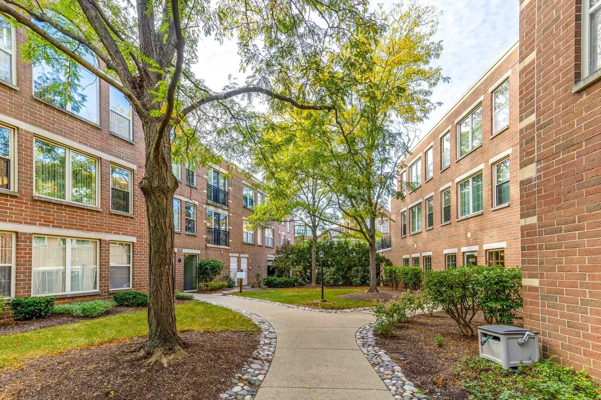 1625 Glenview RD #306, Glenview, IL 60025