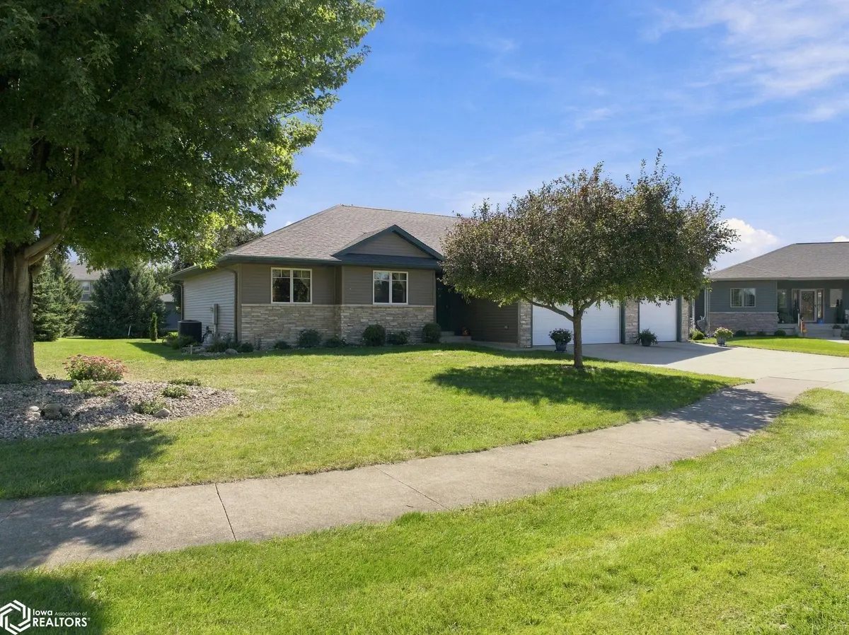 2923 Morning Star CT, Mason City, IA 50401