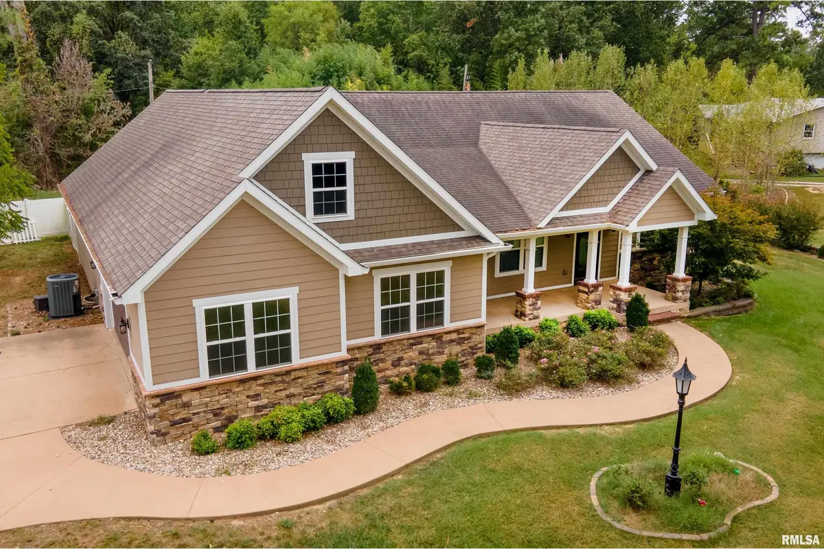 701 Natalie CT, Carterville, IL 62918