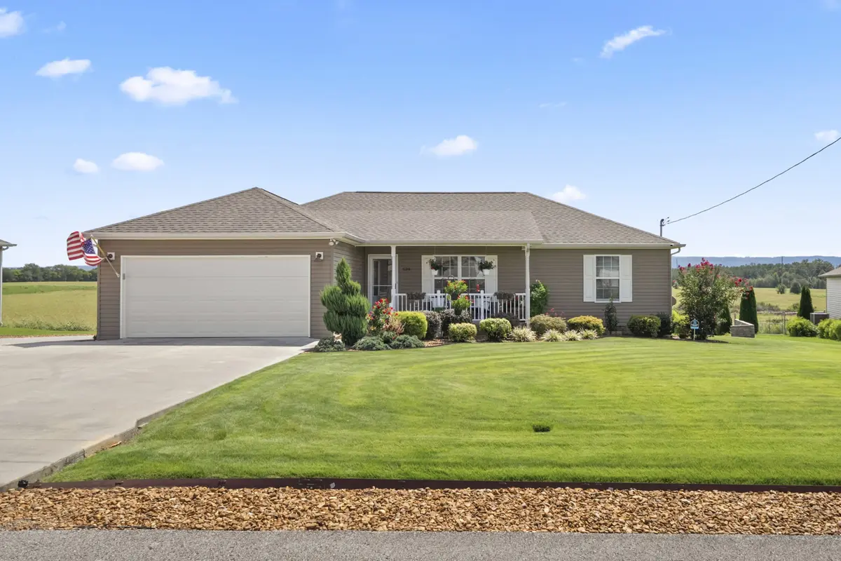539 Strawberry Dr, Winchester, TN 37398