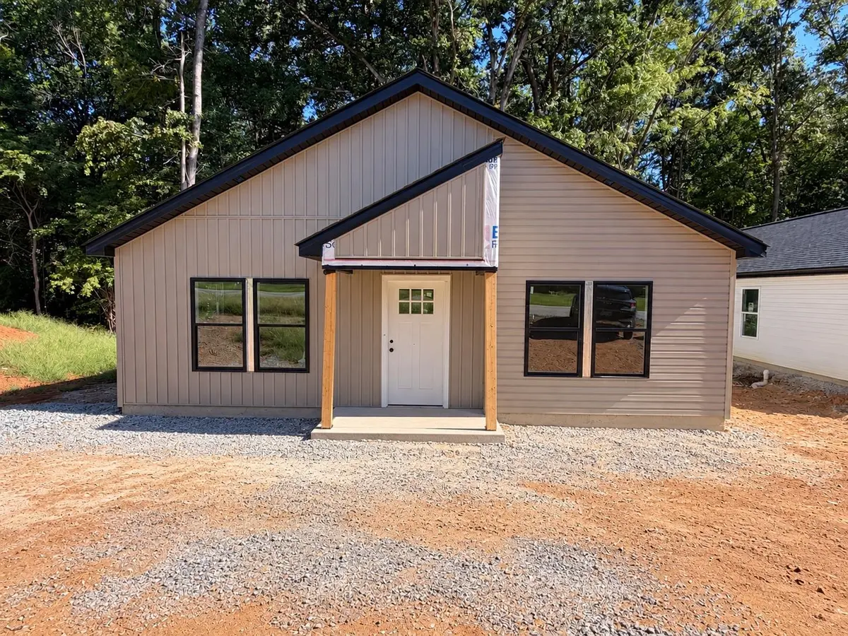 4 Poplar ST, Woodruff, SC 29388