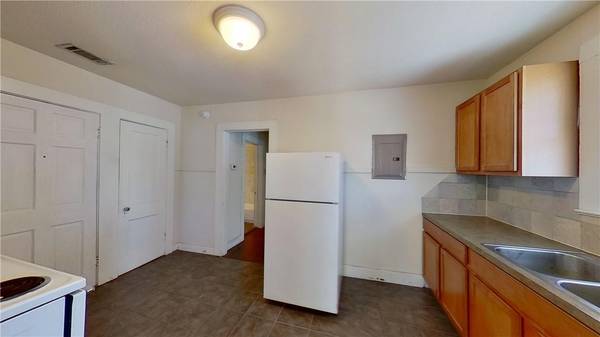 1607 S Austin Ave #D, Georgetown, TX 78626