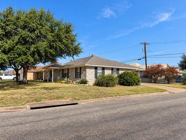 111 Larabie CV, Giddings, TX 78942