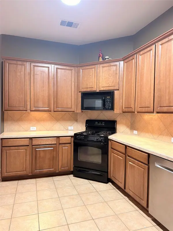833 Dark Horse LN, Buda, TX 78610