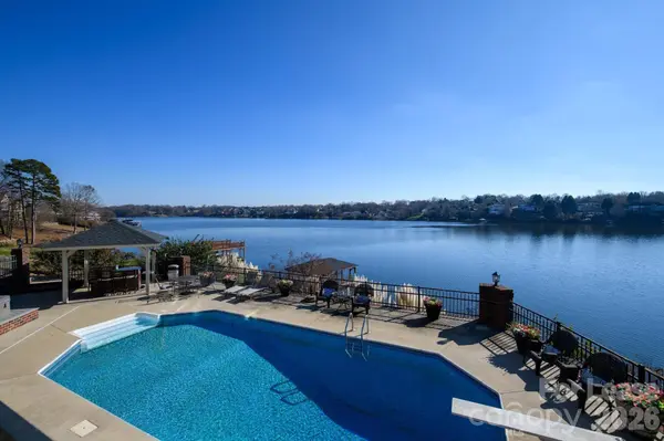121 Pleasant Pointe DR, Hickory, NC 28601