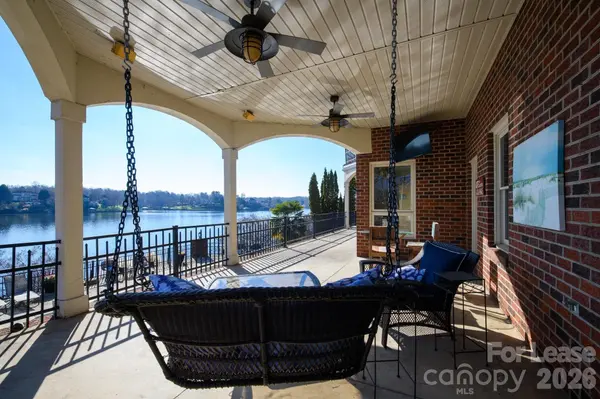121 Pleasant Pointe DR, Hickory, NC 28601