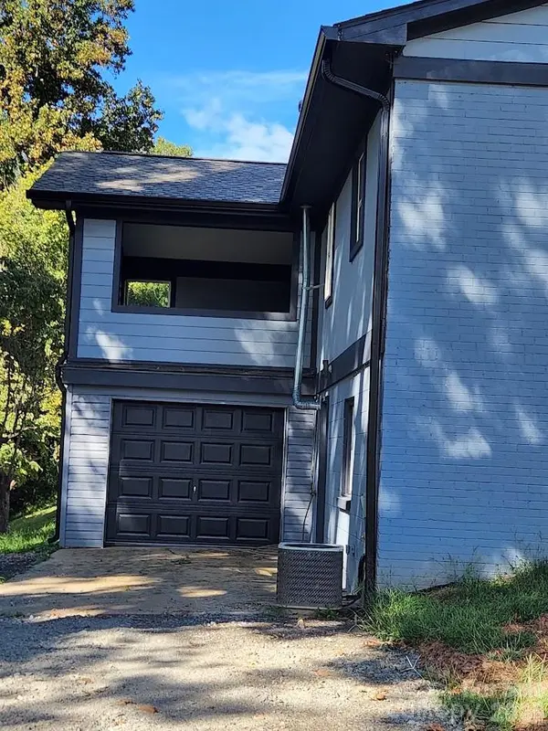 71 Hornot CIR, Asheville, NC 28806