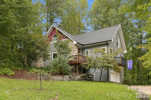 176 Sweetwater Hills DR, Hendersonville, NC 28791