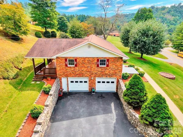 6762 US Highway 421 HWY N, Vilas, NC 28692