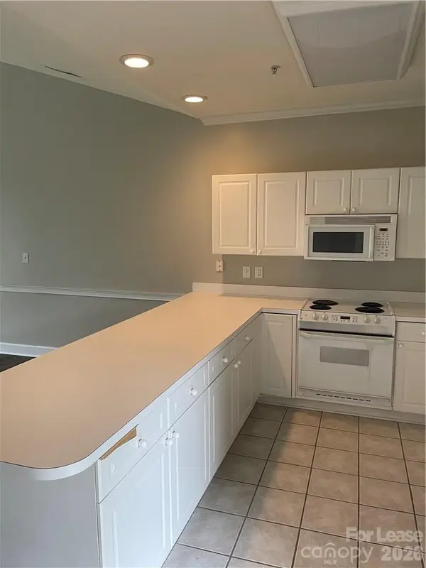 8757 Coralbell LN, Charlotte, NC 28213
