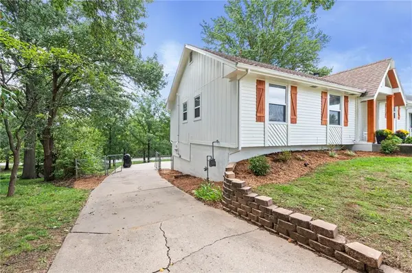 221 O'Rourke DR, Platte City, MO 64079