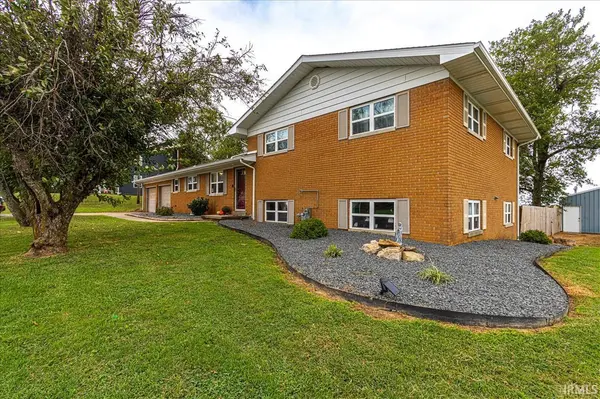 2399 Libbert RD, Newburgh, IN 47630