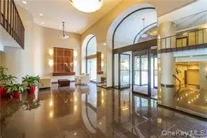 15 Stewart PL #3D, White Plains, NY 10603