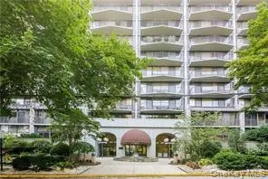15 Stewart PL #3D, White Plains, NY 10603