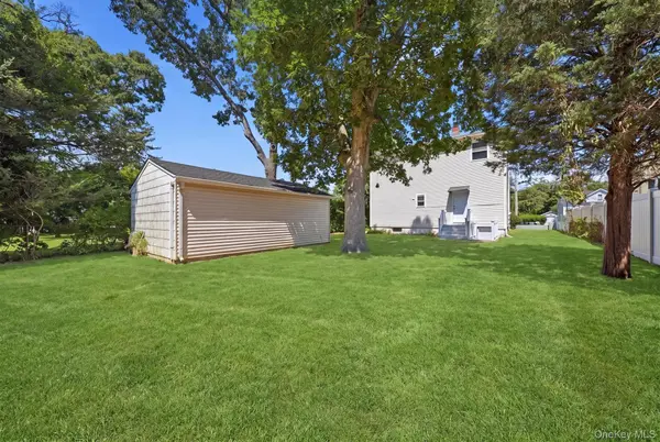 50 Bittermint ST, Islip, NY 11751