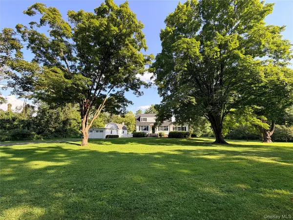 10 Barrett DR, Hopewell Junction, NY 12533