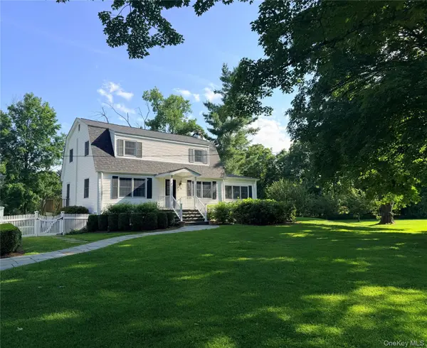 10 Barrett DR, Hopewell Junction, NY 12533
