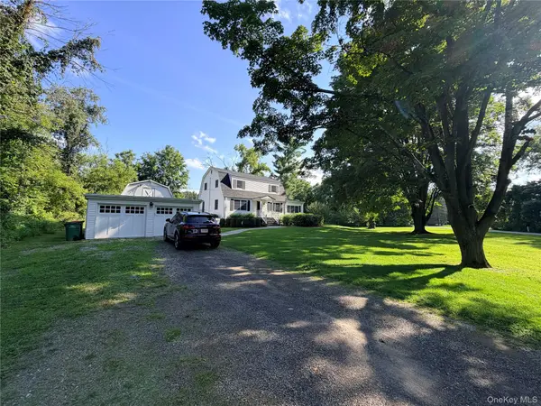 10 Barrett DR, Hopewell Junction, NY 12533