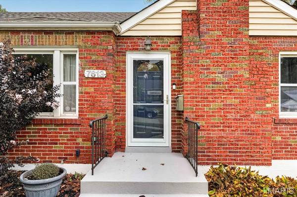 7613 Lovella AVE, St Louis, MO 63117