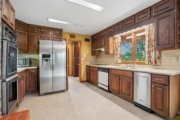 333 N 10th ST, Clinton, IA 52732