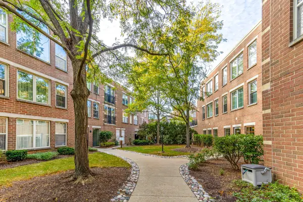 1625 Glenview RD #306, Glenview, IL 60025