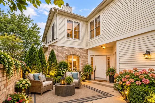 527 Mallard Point DR, North Aurora, IL 60542