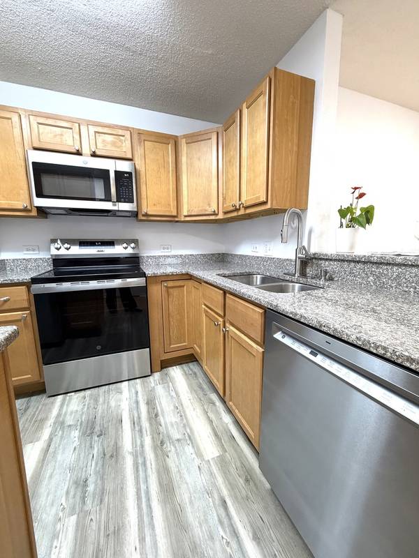 2048 N RAND RD #202, Palatine, IL 60074