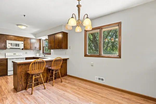 7158 Upper 139th ST W, Apple Valley, MN 55124