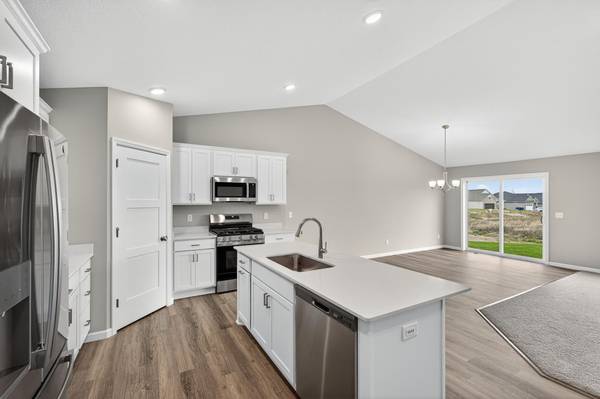 915 Yellowcrest ST SW, Delano, MN 55328