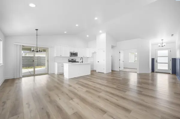 10405 Silverbright Drive, Pasco, WA 99301
