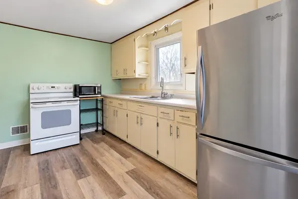 1490 HASTINGS ST, Green Bay, WI 54301