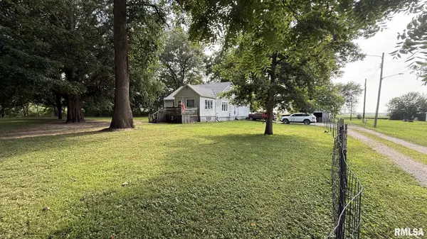 206 S LAKE ST, Oakford, IL 62673